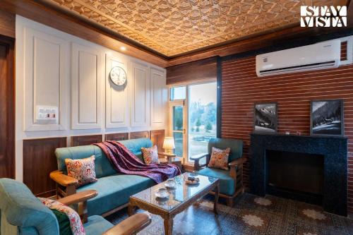 Brein Villa | StayVista at Khwab Villa with Lawn, BBQ