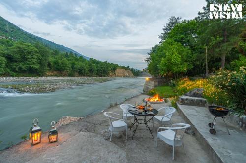 Raison Villa | StayVista at Moets Waterfront Estate by the Riverside - 3BR with BBQ, Bonfire and Lawn