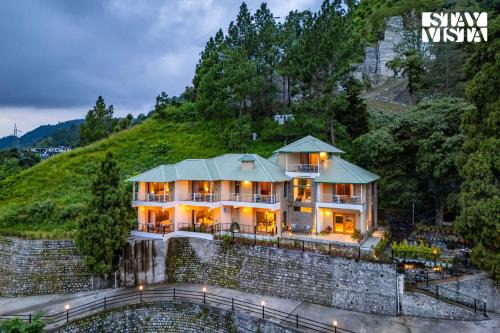 Bhimtal Villa | StayVista at The Rasa Bungalow with Lake View, Wi-Fi