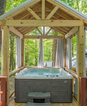 Lookout Valley Neighborhood Association House | Stefan Cabin Nature-nested Tiny Home Hot Tub