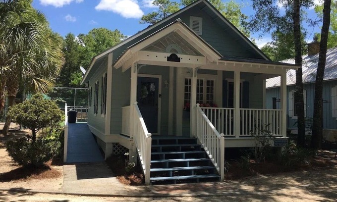 Steinhatchee Resort | Steinhatchee Landing Resort-Cherry Blossom #24-Dog Friendly-*THIRD NIGHT FREE*