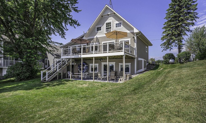 Custer House | Stella Place at Lost Lake