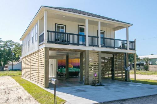 Mississippi City Apartment | Steps Away from Cruisin' the Coast , Gulfport 2BR, Game Room, and Free Parking