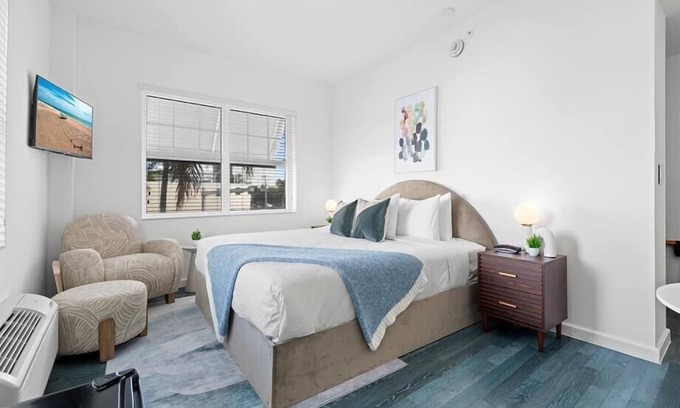 West Avenue Hotel | Steps from Miami Attractions | Walkable South Beach Studio