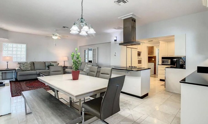 Indian Rocks Beach House | STEPS FROM THE BEACH, BEST LOCATION, 2 BDRM 2 BTH