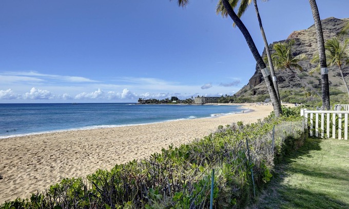 Makaha Cottage | Steps From the Sand Charming Beach Front Cottage Located on Makaha Surfing Beach