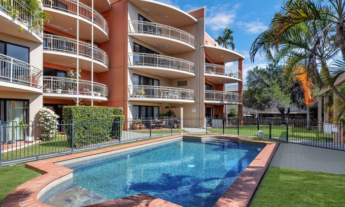 North Ward Apartment | Steps from The Strand 2BR & 2BA Riveria Retreat, Pool & Castle Hill Views
