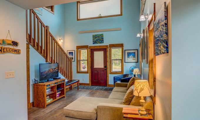 West Yellowstone House | Steps from Yellowstone- Barnes on Boundary Unit A