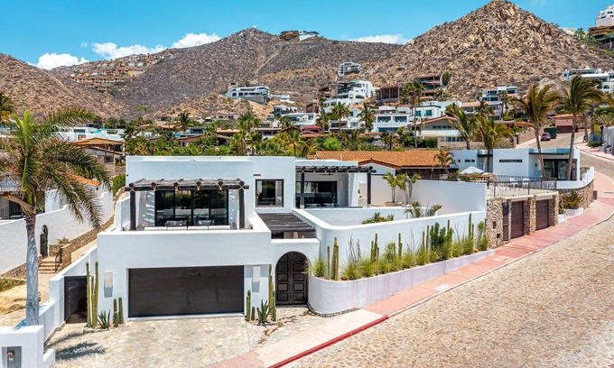 Pedregal Villa | Steps to Beach: 4BR LUXE VILLA+Pool+Maid+Concierge+Health Club+Spa