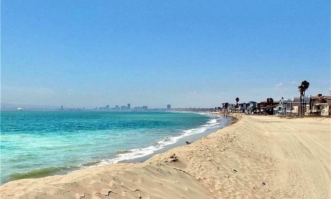 Peninsula House | Steps to Beach & Alamitos Bay on LB Peninsula