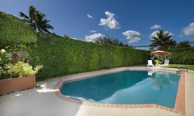 Kailua House | Steps to Beach- Heated Pool- AC-Minimum Stay 7 Nights-CONTACT HOST