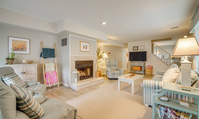 South End House | Steps to Beach: Townhome w/Balcony in Ocean City