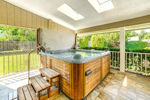 Lakeport House | Steps to Clear Lake Hot Tub Haven in NorCal!