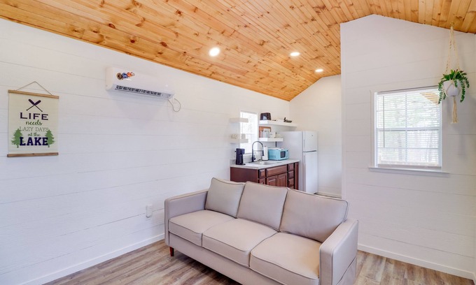 Tumbling Shoals Cabin | Steps to Greers Ferry Lake: Tumbling Shoals Cabin!