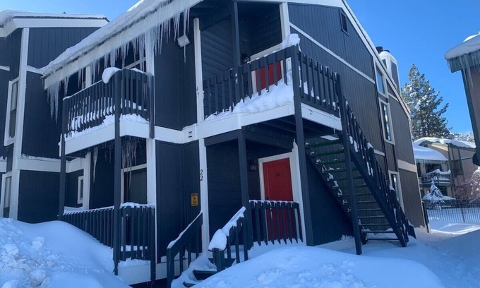 Boulder Bay Condo | Steps to Lake. Close to Village and Spa. Pool/Spa