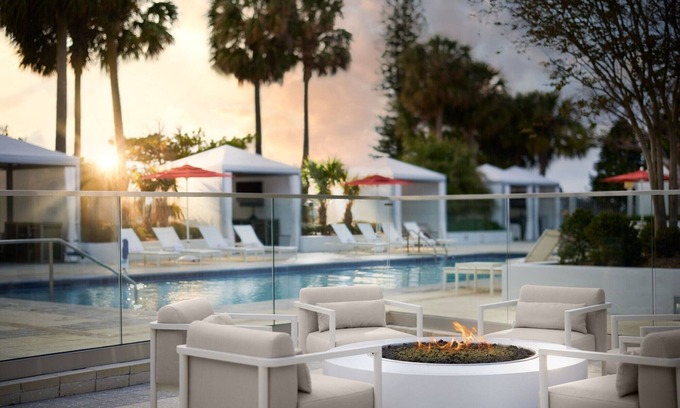 Surfside Hotel | Steps to Surfside Beach, Walk to Bal Harbour Shops & Miami’s Top Attractions