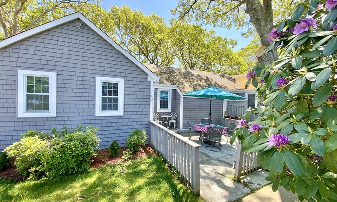 Hyannis Cottage | Steps to the Ocean! Perfect Location!