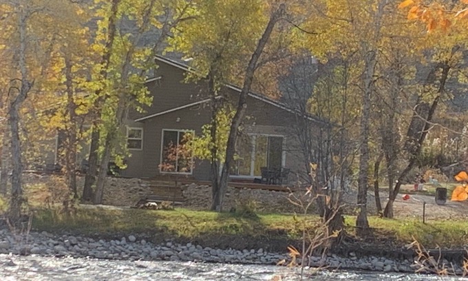 Absarokee House | Stillwater Riverfront Home, Close to the Beartooths, Fish from your door - Peace