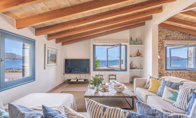 Puerto de Pollensa Villa | Stone villa on the sea – Villa Can Cuarassa