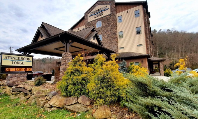 Cherokee Hotel | Stonebrook Lodge Cherokee