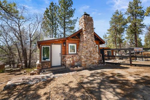 Big Bear Lake House | StoneHauz was built in 1926! It's a REAL CABIN!