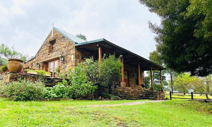 Emakhazeni Ski Chalet | Stonehaven Cottage
