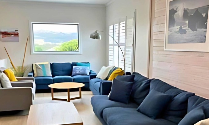 Hayborough House | Stones Throw to Beach & Chiton Surf Club - Seaside on Seagull