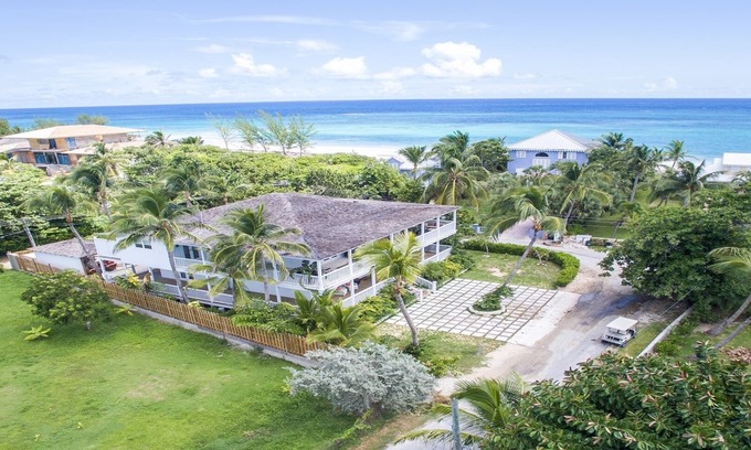 Dunmore Town House | Stonesthrow: A Beautiful Five-Bedroom Home Just Steps From Beach