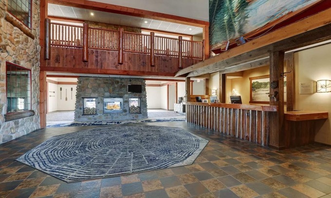 Moline Hotel | Stoney Creek Quad Cities, Expanded King w/Whirlpool | 3 Units