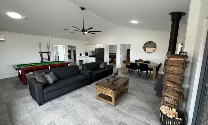 Middle Arm House | Stoney Crossing