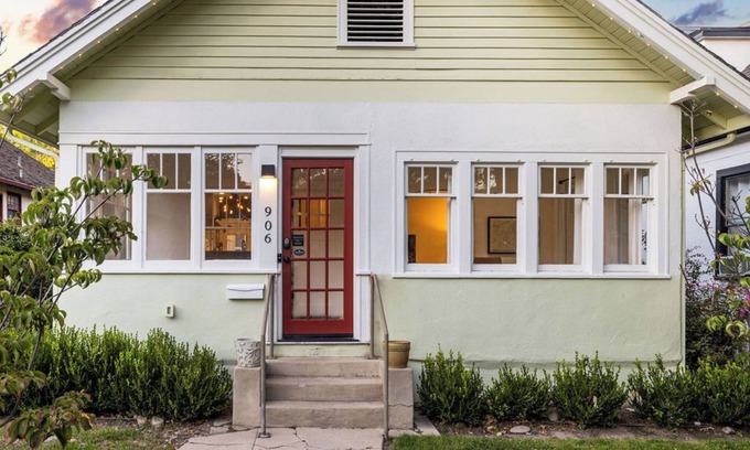 East End House | Stop Scrolling! Read our reviews. Stay here. Walk everywhere.