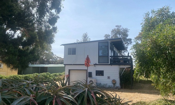 Muloowurtie House | Straight to the Point - Sea views from balcony, dog friendly!