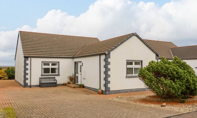 Castlerock Cottage | STRANDVIEW, pet friendly, country holiday cottage in Castlerock