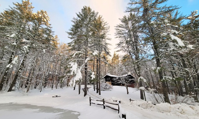Winhall Ski Chalet | Stratton Mountain Getaway: Ski Chalet w/Hot Tub, Fireplace, BBQ & Pond Views
