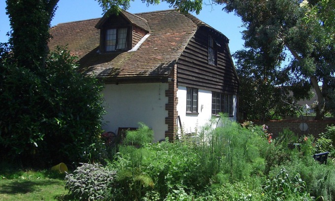 Hedge End Bed & Breakfast | Strawberry Cottage B&B