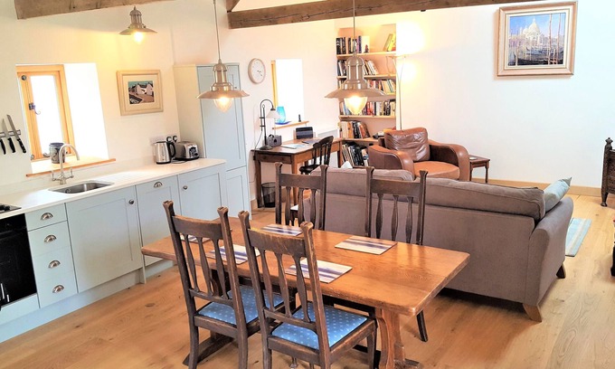 Hele House | Strawfields. Stunning cottage in amazing location close to the sea + Games Barn.