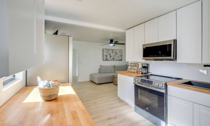 Daytona Beach Cottage | Stroll to Shore: Retreat w/Yard in Daytona Beach