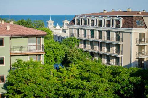 Saints Constantine and Helena Apartment | Studio Take A Break