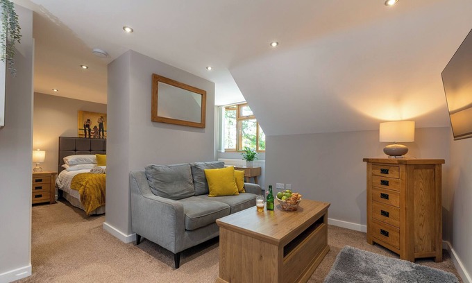 Warsash Apartment | Studio 1 - 1st Floor fully equipped double Studio Apartment.