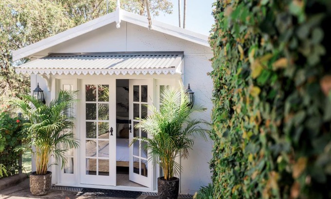 Coffs Harbour Villa | Studio 26: Central, Hampton’s Poolside Hideaway