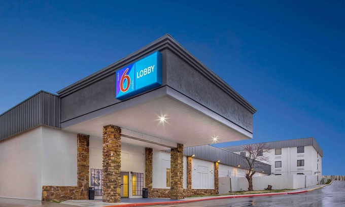 Bartlesville Hotel | Studio 6 Bartlesville, OK