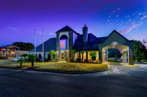 Lake Purdy Hotel | Studio 6 Birmingham, AL - Medical Center - Inverness Hwy 280