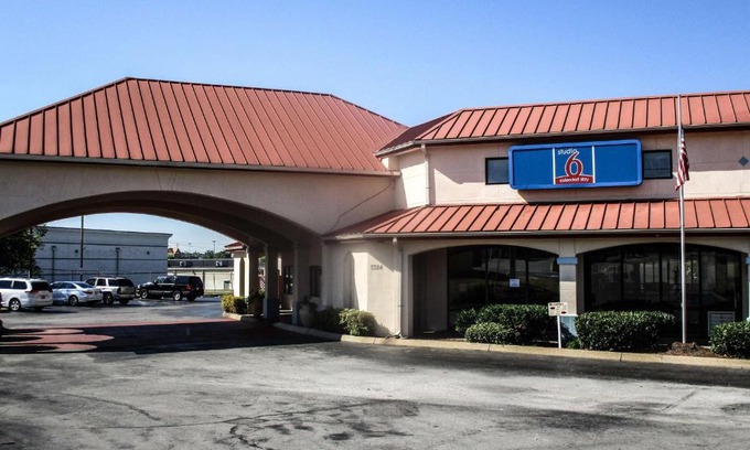 Twin Brook Hotel | Studio 6-Chattanooga, TN - East