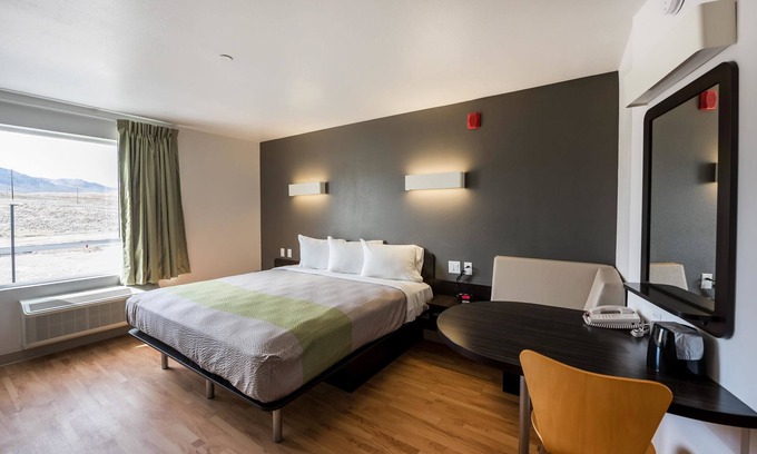 Sparks Hotel | Studio 6 Mccarran, NV - Sparks - Tahoe - Reno Industrial Center