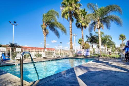 La Sierra Hotel | Studio 6 Suites - Riverside, CA South