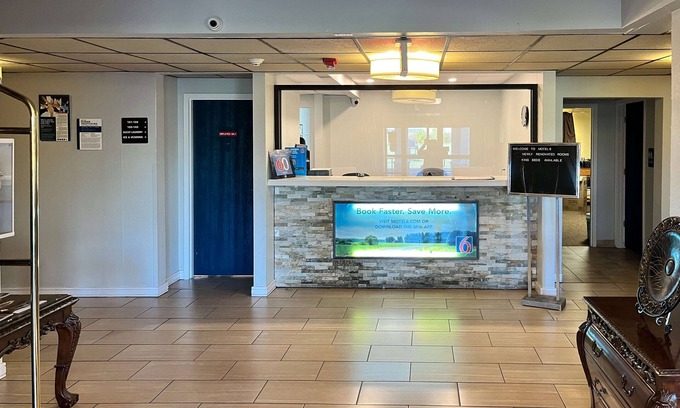 Springfield Hotel | Studio 6 Suites Springfield, OH