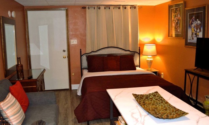 Grand Forks Apartment | Studio 7 : charming Studio Apartment by Riverside Park in Grand Forks, ND