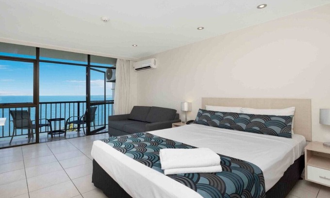 North Ward House | Studio 811 - Picturesque Beachfront Views