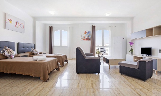 Puerto del Rosario Apartment | Studio Apartment Betty C in Central Location & with Wi-Fi