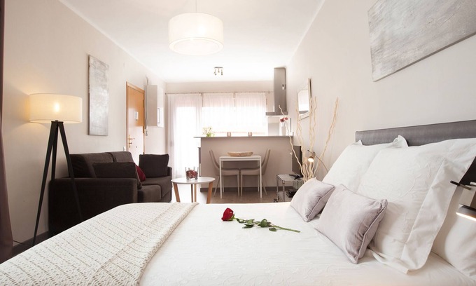 El Camp de l'Arpa del Clot Apartment | Studio apartment Barcelona with terrace